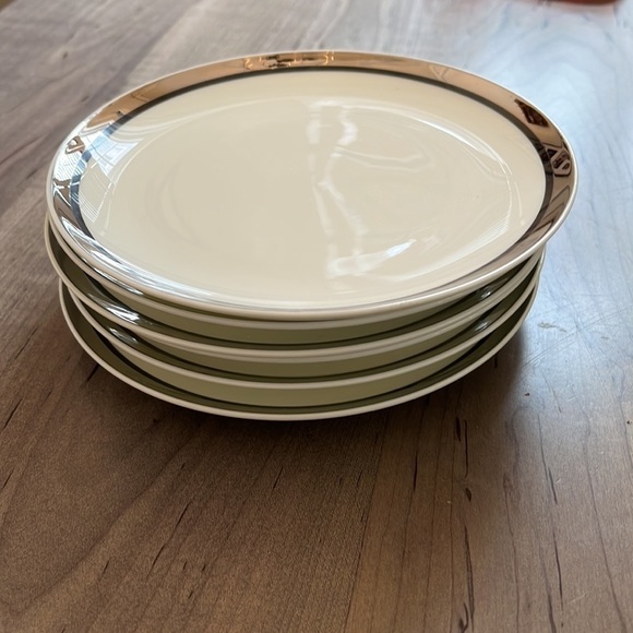 Mikasa Bone China Serving Dessert Plates Solitude A5-166 in EUC Set of 6 - Picture 5 of 5